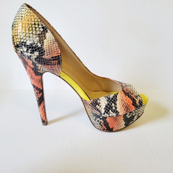 Breckelle's Snake Print Platform Heels - Picture 4 of 8